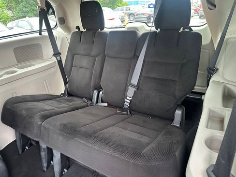 Used 2014 Dodge Grand Caravan SXT image 15