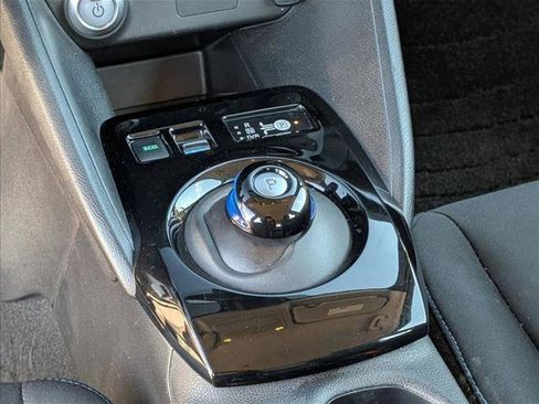 Used 2019 Nissan Leaf SV w/ SV Technology Package image 16