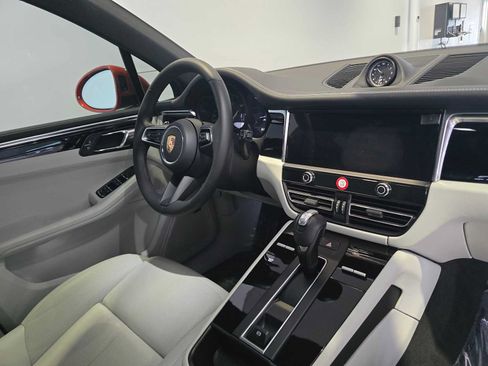 Used 2025 Porsche Macan AWD/4WD image 11