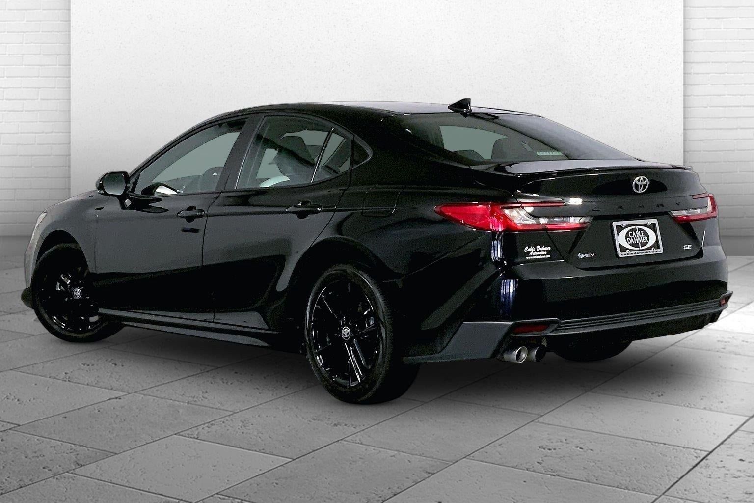 Used 2025 Toyota Camry SE FWD image 11