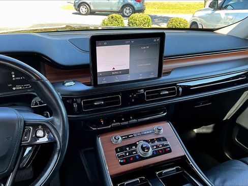 Used 2020 Lincoln Aviator Reserve w/ Equipment Group 202A image 6