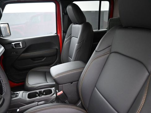 New 2025 Jeep Gladiator Sport image 4