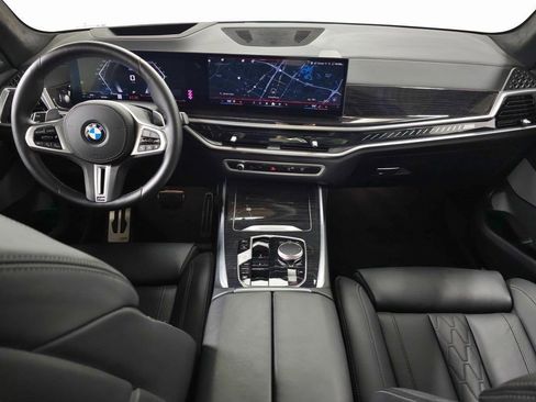 Used 2025 BMW X7 M60i image 16