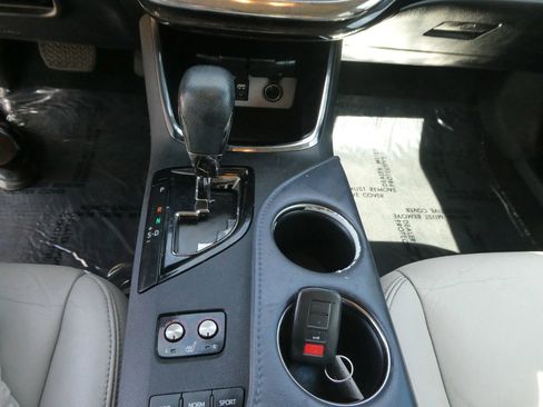 Used 2015 Toyota Avalon XLE Premium FWD image 25