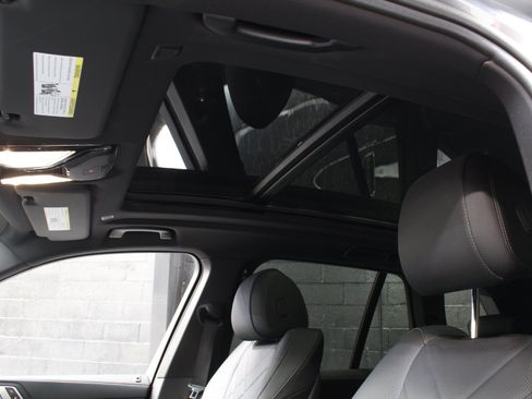 Used 2025 BMW X5 sDrive40i w/ M Sport Package RWD image 21