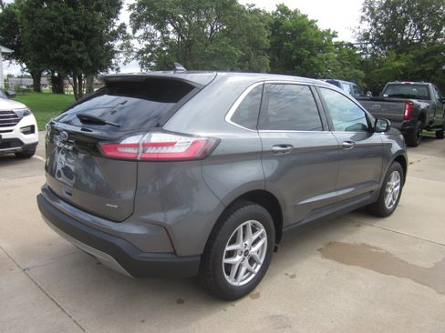 Used 2024 Ford Edge SEL w/ Convenience Package AWD/4WD image 6