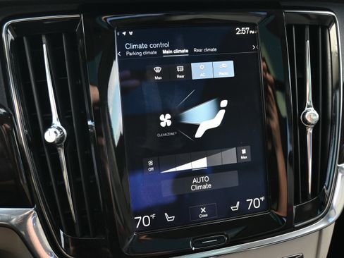 Used 2018 Volvo S90 T5 Momentum FWD image 24