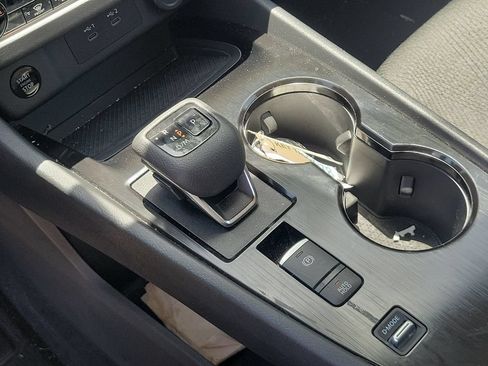 Used 2025 Nissan Rogue SV FWD image 33