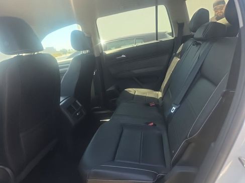 Certified 2023 Volkswagen Atlas SE w/ Black Wheel Package FWD image 3