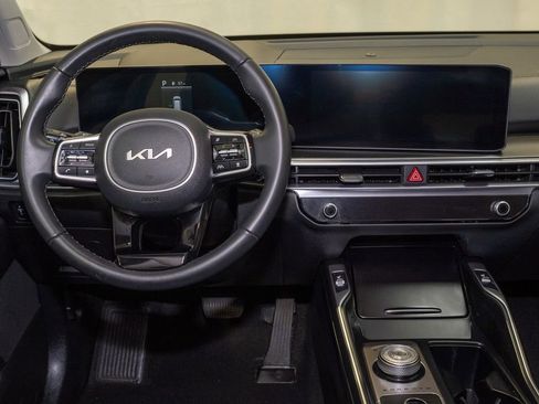 Certified 2025 Kia Sorento EX image 2