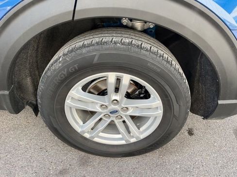Used 2022 Ford Explorer XLT w/ Equipment Group 202A AWD/4WD image 17