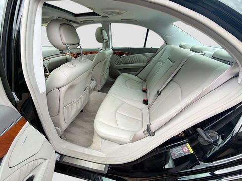 Used 2005 Mercedes-Benz E 320 Sedan image 19