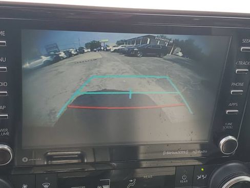 Used 2021 Toyota Highlander XLE FWD image 18