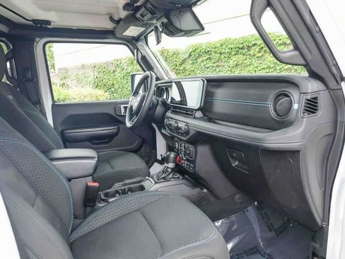 Used 2024 Jeep Wrangler Unlimited Rubicon 4xe AWD/4WD image 18