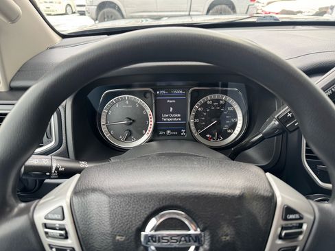 Used 2019 Nissan Titan S image 23