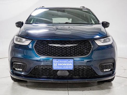 Used 2025 Chrysler Pacifica Limited FWD image 16