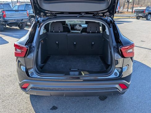 Used 2025 Chevrolet Trax LS image 11