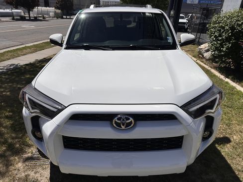 Used 2018 Toyota 4Runner SR5 AWD/4WD image 12