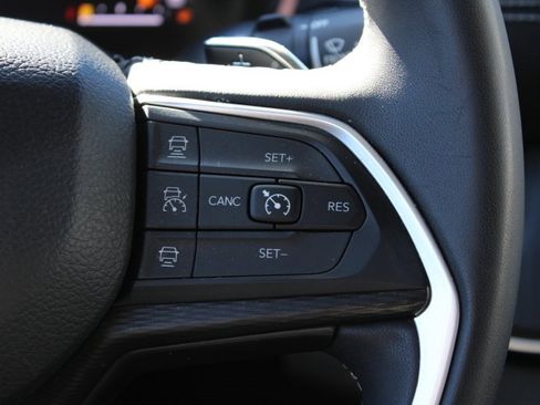 Used 2023 Jeep Grand Cherokee L Laredo image 15