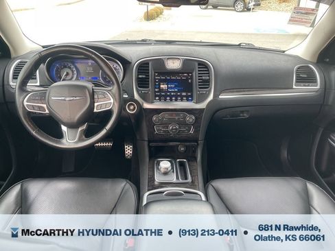 Used 2022 Chrysler 300 Touring L w/ Comfort Group RWD image 3
