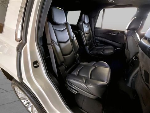 Used 2020 Cadillac Escalade Platinum AWD/4WD image 18