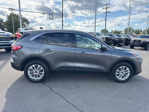 Used 2022 Ford Escape SE image 6