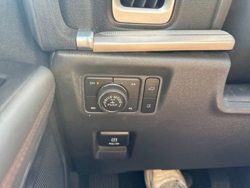 Used 2025 Ford Expedition Active AWD/4WD image 17
