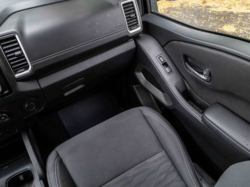 Certified 2024 Nissan Frontier SV w/ Tow Package image 13