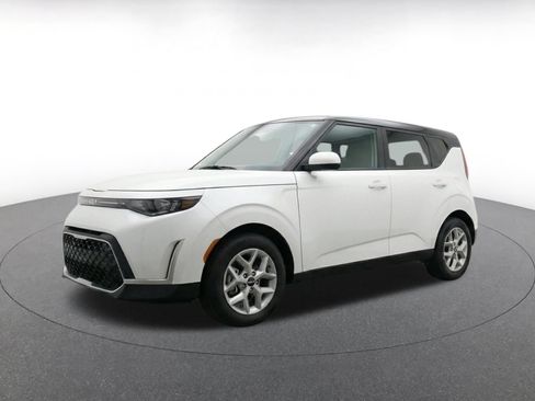 Used 2025 Kia Soul LX w/ LX Technology Package FWD image 3