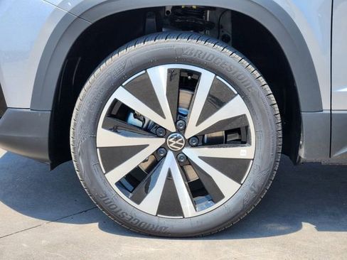 New 2024 Volkswagen Taos SE image 7