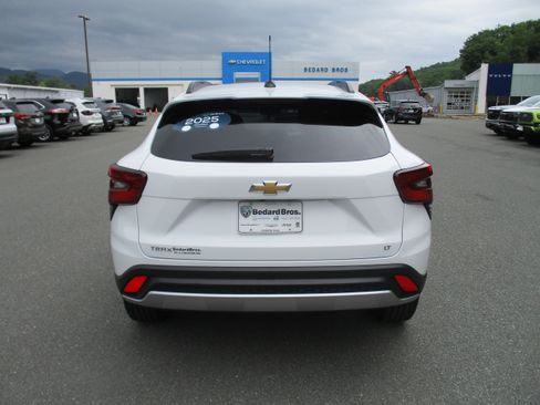 Used 2025 Chevrolet Trax LT w/ Driver Confidence Package FWD image 6