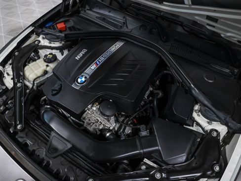 Used 2018 BMW M2 RWD image 32