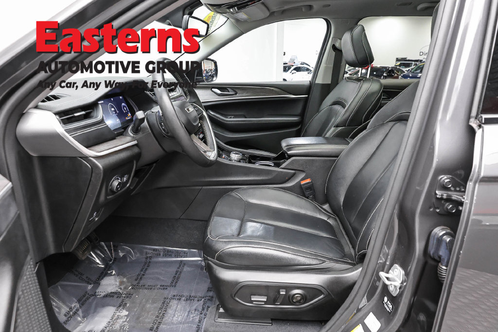 Used 2023 Jeep Grand Cherokee Limited AWD/4WD image 15
