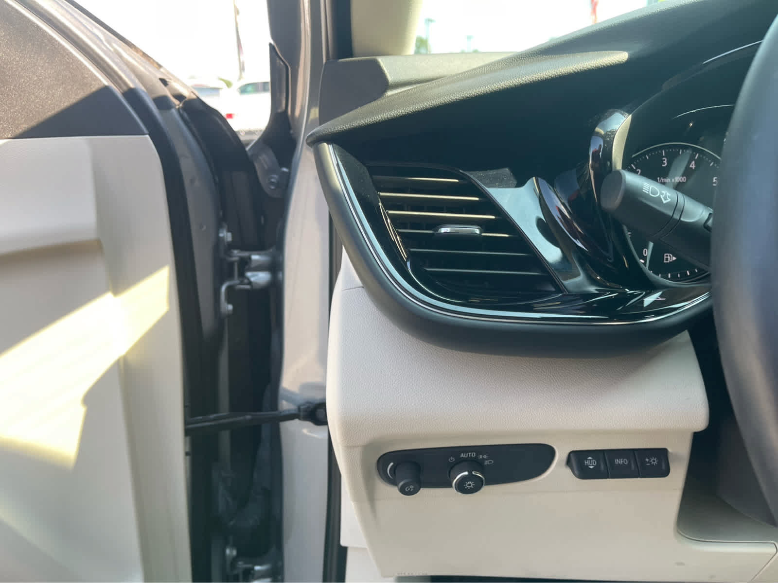 Used 2023 Buick Envision Avenir AWD/4WD image 14