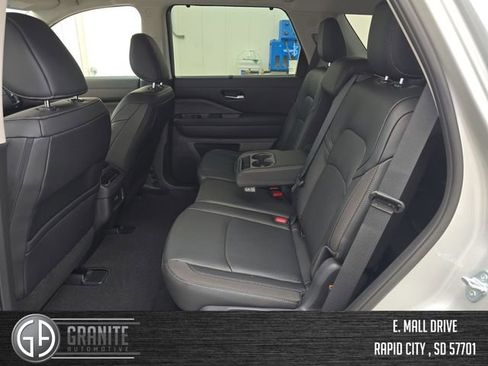 New 2025 Nissan Pathfinder SL image 10