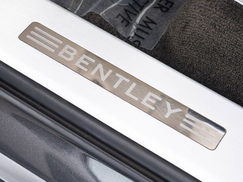 Used 2020 Bentley Bentayga V8 image 13