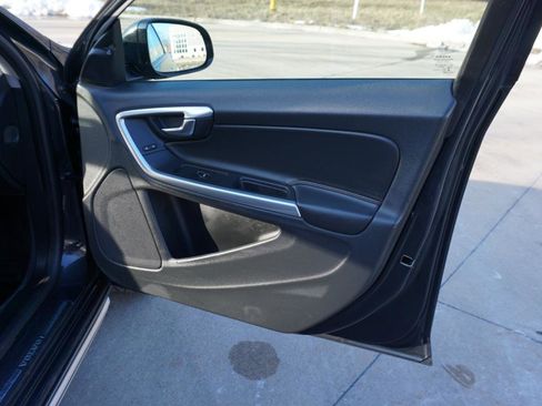 Used 2015 Volvo V60 T5 Cross Country w/ Protection Package image 23