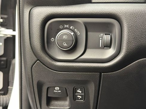 Used 2023 RAM 1500 Big Horn image 32