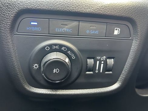 Used 2022 Jeep Grand Cherokee Limited 4xe w/ Luxury Tech Group II AWD/4WD image 31