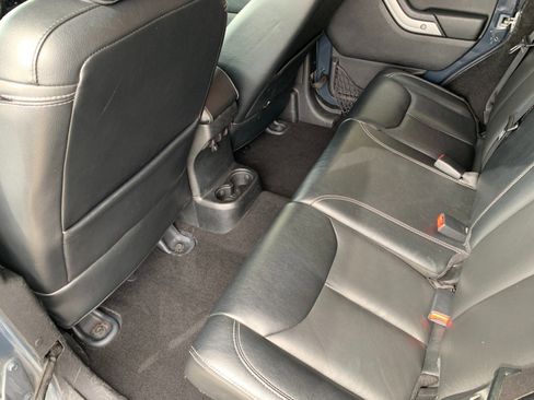 Used 2017 Jeep Wrangler Unlimited Rubicon AWD/4WD image 30