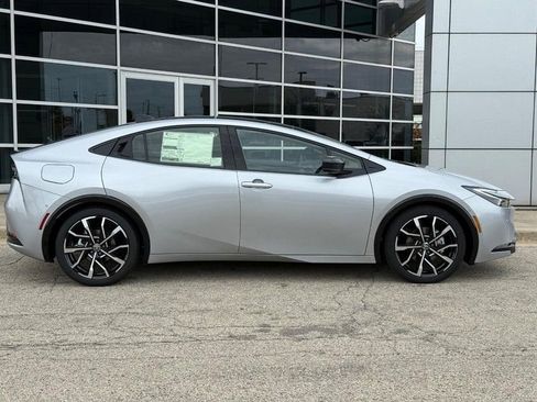 New 2026 Toyota Prius Plug-In Hybrid FWD image 2