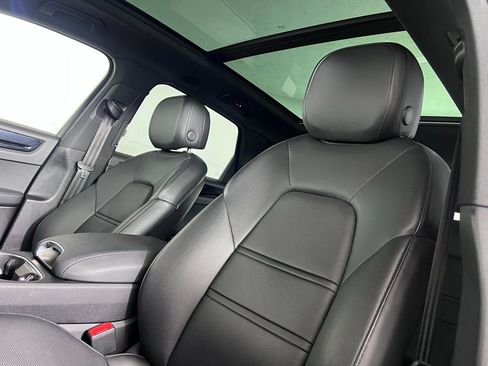 Certified 2023 Porsche Cayenne image 5