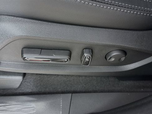 Used 2025 Honda Pilot EX-L image 16