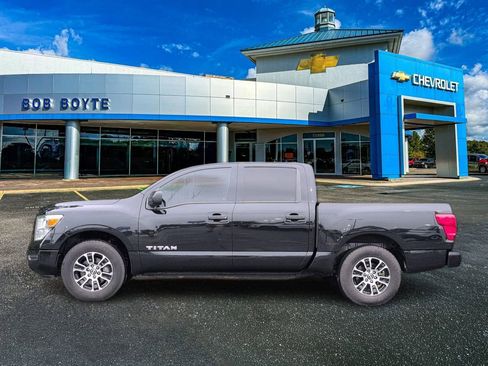 Used 2023 Nissan Titan SV RWD image 7