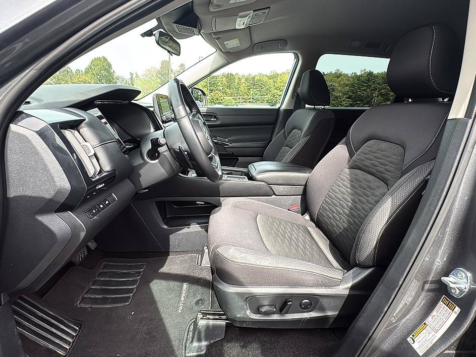 Certified 2025 Nissan Pathfinder SV FWD image 14
