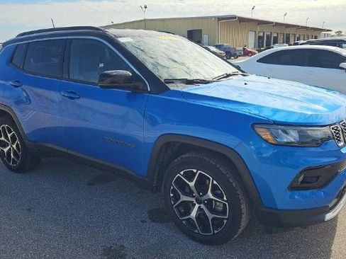 Used 2025 Jeep Compass Limited AWD/4WD image 4