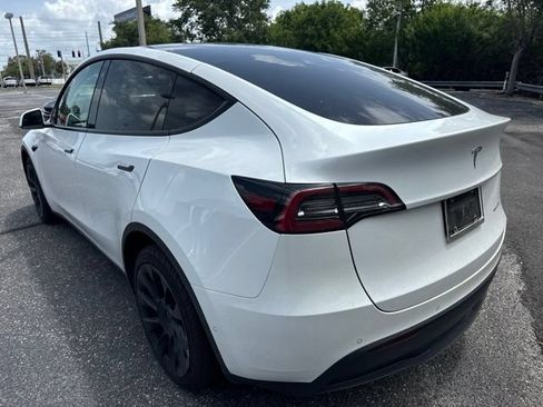 Used 2022 Tesla Model Y Long Range AWD/4WD image 6