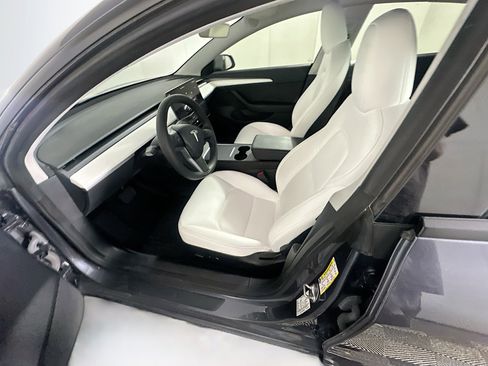 Used 2023 Tesla Model 3 Standard Range image 13