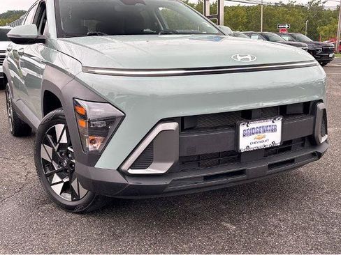 Used 2024 Hyundai Kona SEL AWD/4WD image 2