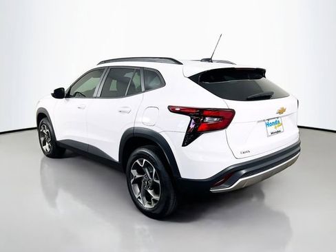 Used 2025 Chevrolet Trax LT w/ LT Convenience Package image 7